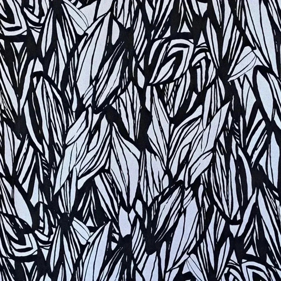 ❤️ Black and White Dynamite Sleeveless Top - Picture 7 of 13